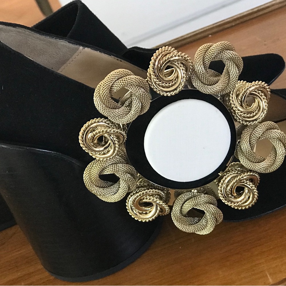 JACQUEMUS amazing black velvet shoes w/one round one square heel.Art detail sz37